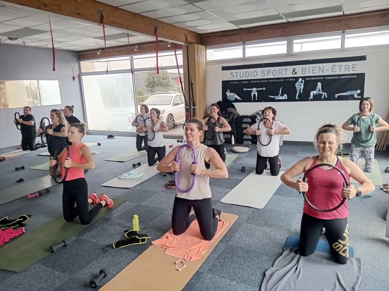Cours de pilates dans la salle de sport STUDIO SPORT ET BIEN-ETRE à Plérin, proche de Saint-Brieuc